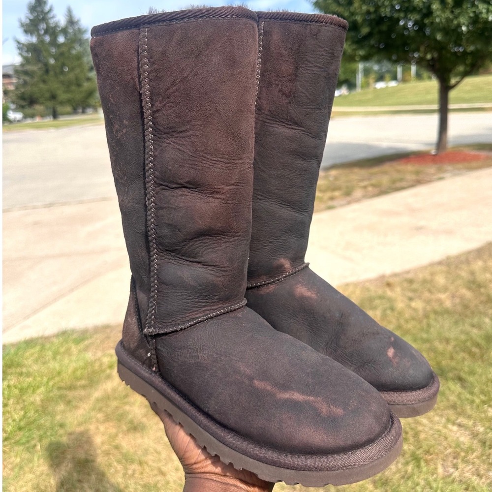 UGG Women's Classic Tall Sheepskin Lined Suede Leather Boots Size 6 Brown
